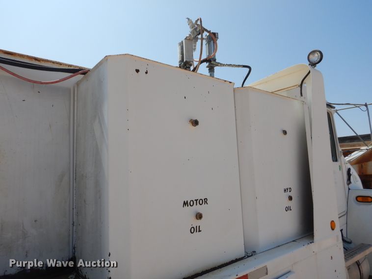 image for item DI0777 2002 Kenworth T300  service truck