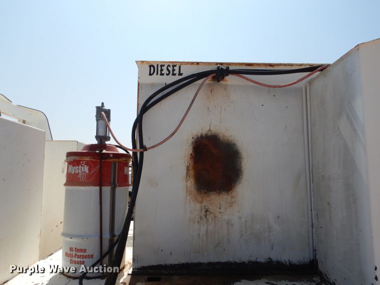 image for item DI0777 2002 Kenworth T300  service truck