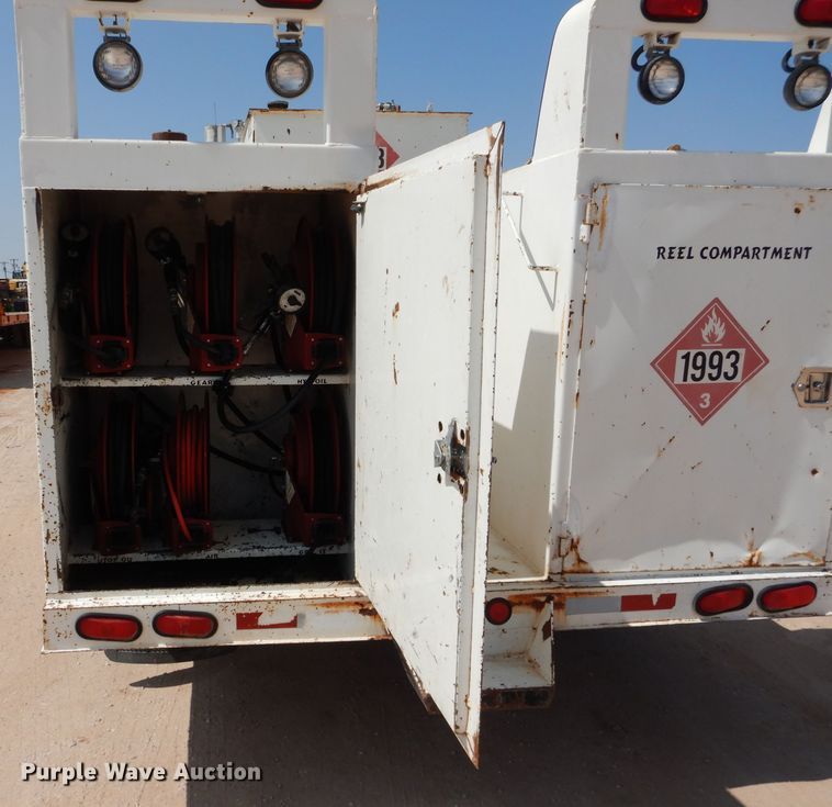 image for item DI0777 2002 Kenworth T300  service truck