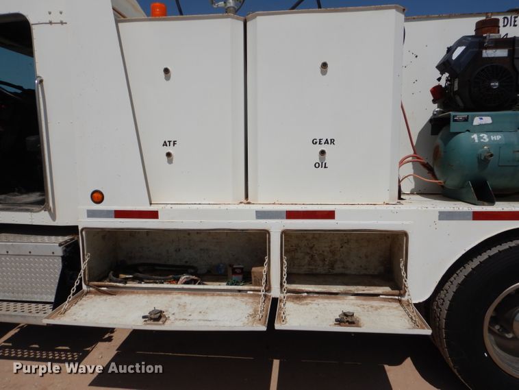 image for item DI0777 2002 Kenworth T300  service truck