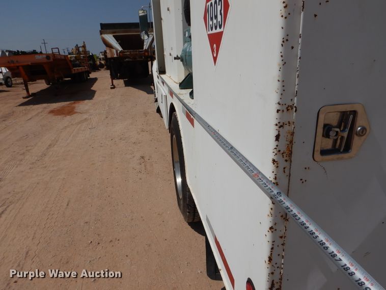 image for item DI0777 2002 Kenworth T300  service truck