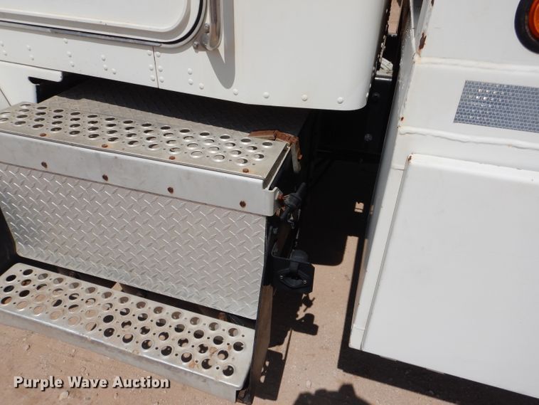 image for item DI0777 2002 Kenworth T300  service truck