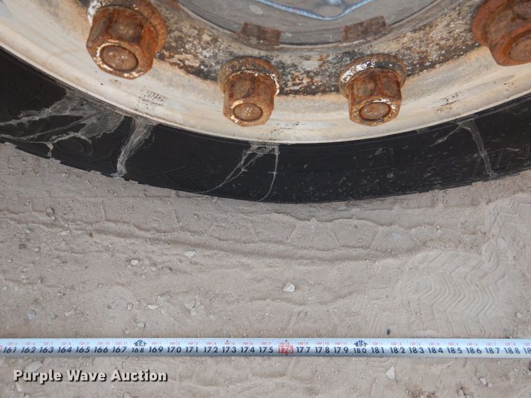 image for item DI0777 2002 Kenworth T300  service truck