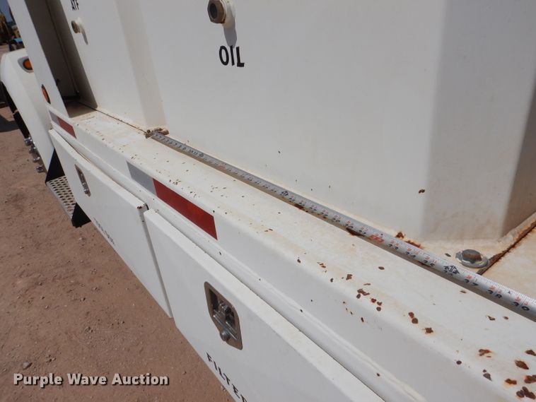 image for item DI0777 2002 Kenworth T300  service truck