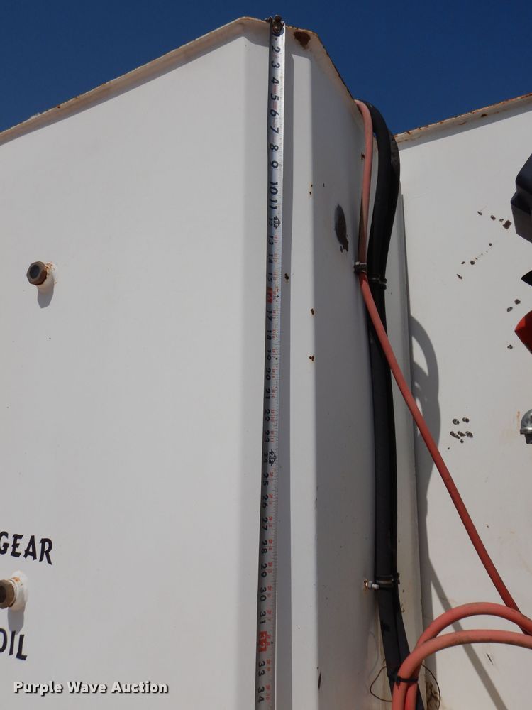 image for item DI0777 2002 Kenworth T300  service truck