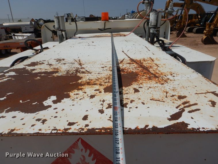 image for item DI0777 2002 Kenworth T300  service truck