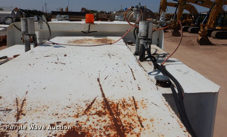 image for item DI0777 2002 Kenworth T300  service truck