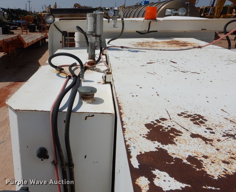 image for item DI0777 2002 Kenworth T300  service truck