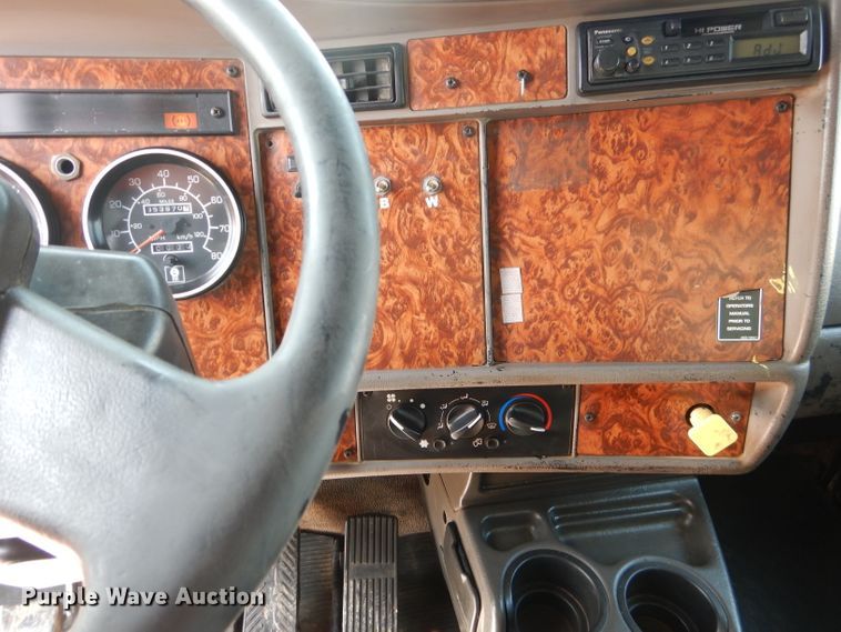 image for item DI0777 2002 Kenworth T300  service truck