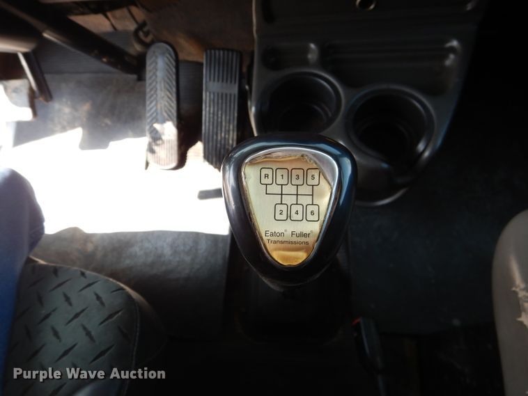 image for item DI0777 2002 Kenworth T300  service truck