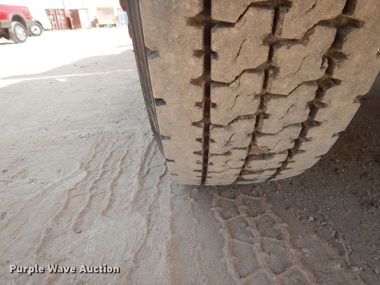 image for item DI0777 2002 Kenworth T300  service truck