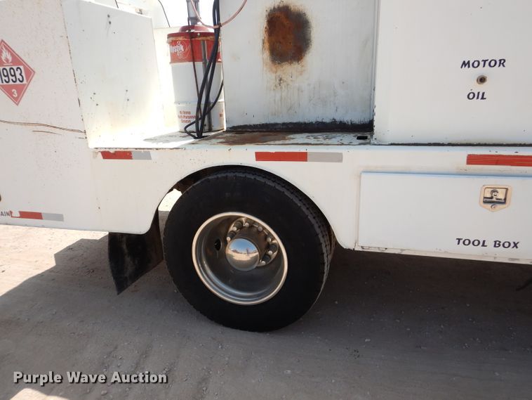 image for item DI0777 2002 Kenworth T300  service truck