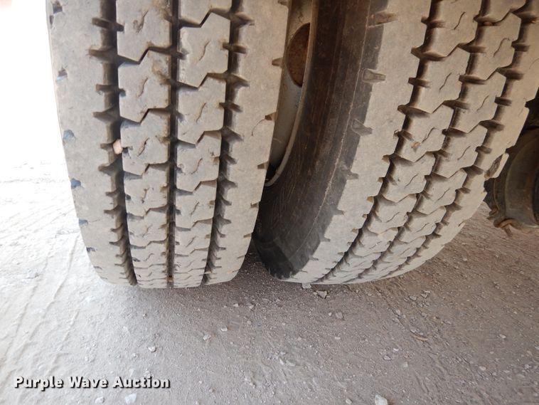 image for item DI0777 2002 Kenworth T300  service truck