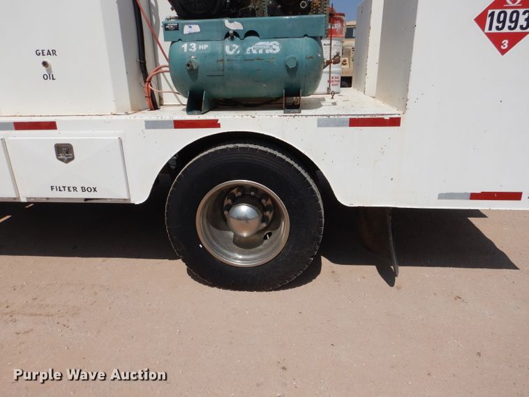 image for item DI0777 2002 Kenworth T300  service truck