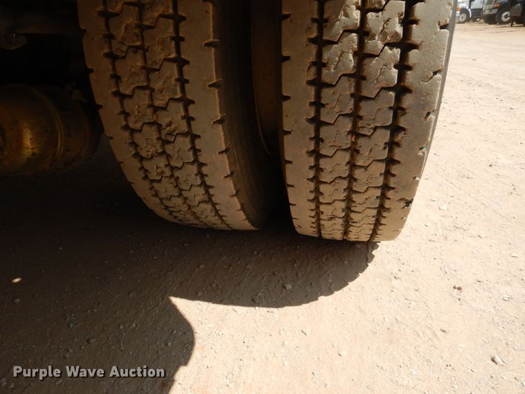 image for item DI0777 2002 Kenworth T300  service truck