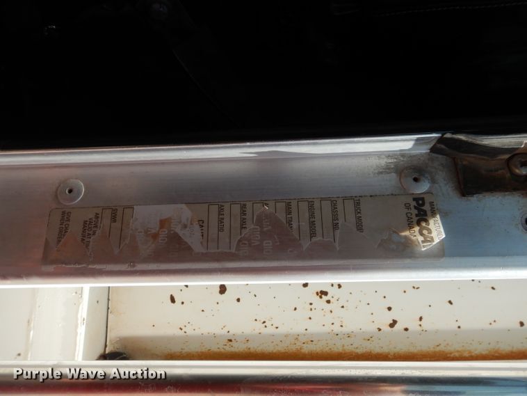 image for item DI0777 2002 Kenworth T300  service truck