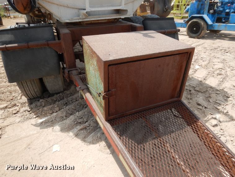 image for item DJ1022 1977 Beall BATT-52 tank trailer