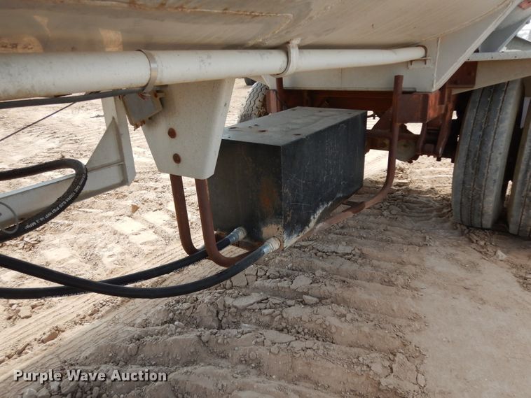 image for item DJ1022 1977 Beall BATT-52 tank trailer