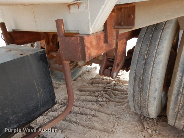 image for item DJ1022 1977 Beall BATT-52 tank trailer