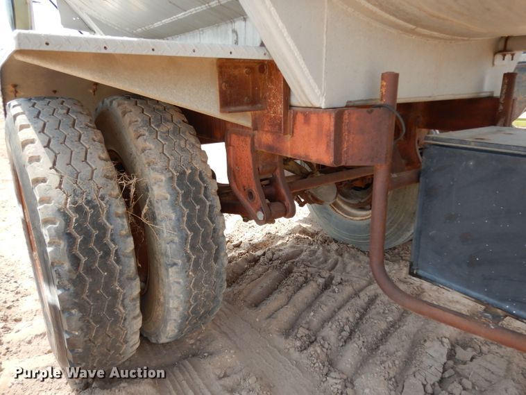 image for item DJ1022 1977 Beall BATT-52 tank trailer