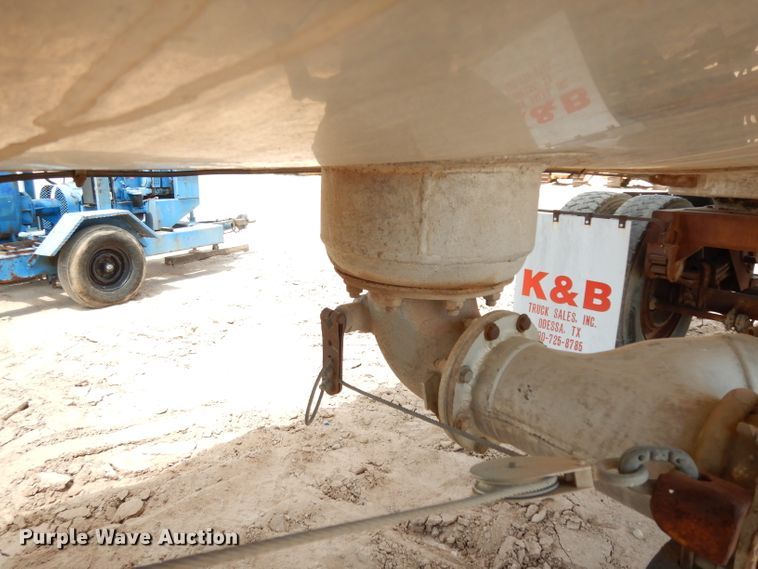 image for item DJ1022 1977 Beall BATT-52 tank trailer