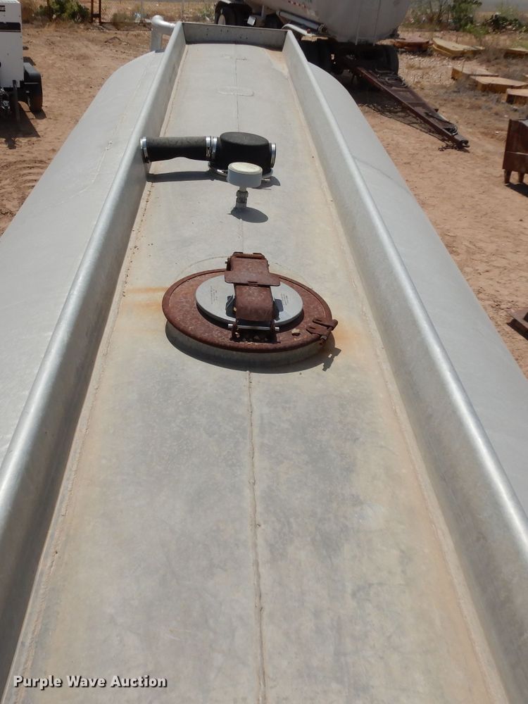 image for item DJ1022 1977 Beall BATT-52 tank trailer