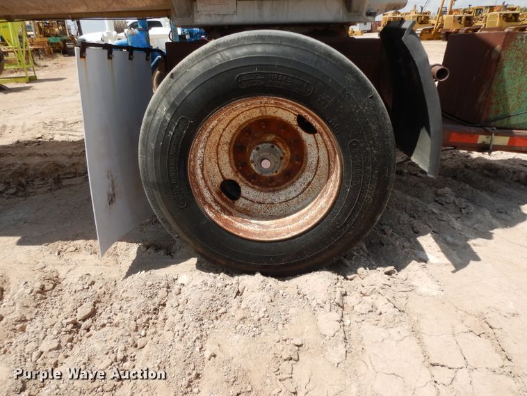 image for item DJ1022 1977 Beall BATT-52 tank trailer