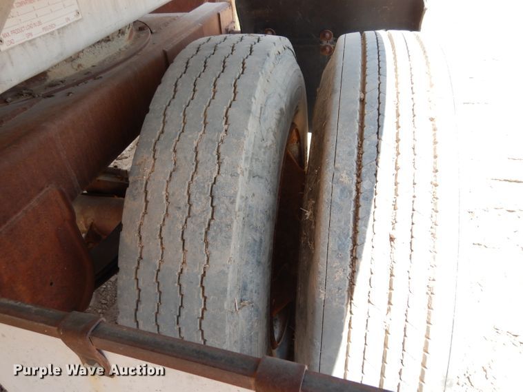 image for item DJ1022 1977 Beall BATT-52 tank trailer