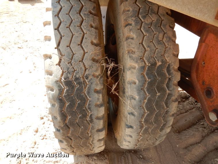 image for item DJ1022 1977 Beall BATT-52 tank trailer