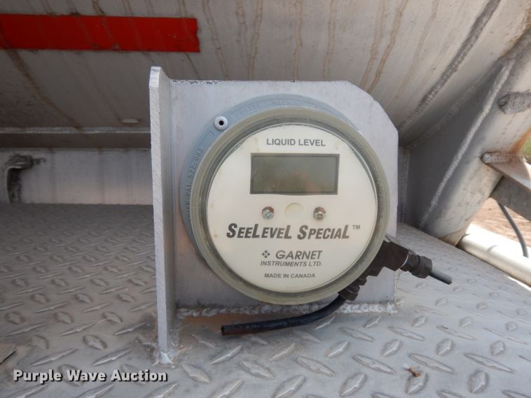 image for item DJ1022 1977 Beall BATT-52 tank trailer