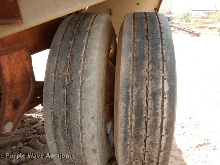 image for item DJ1022 1977 Beall BATT-52 tank trailer