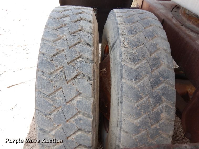 image for item DJ1022 1977 Beall BATT-52 tank trailer