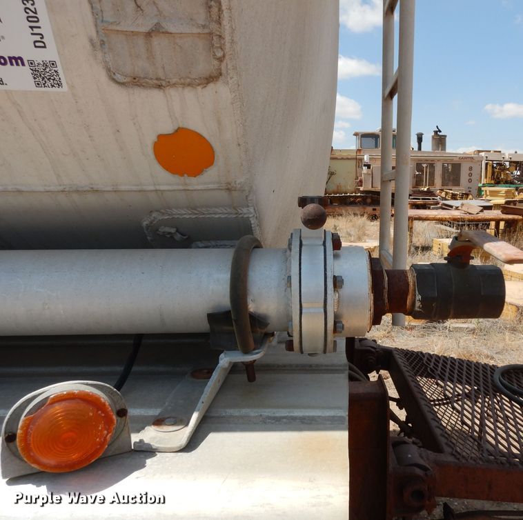 image for item DJ1023 1982 Timpte Beall 121-C tank trailer