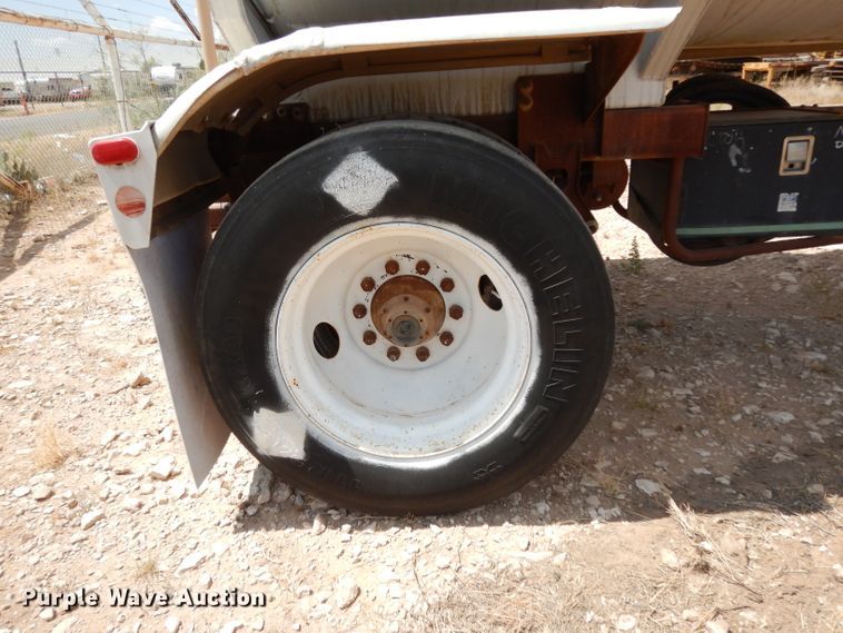 image for item DJ1023 1982 Timpte Beall 121-C tank trailer