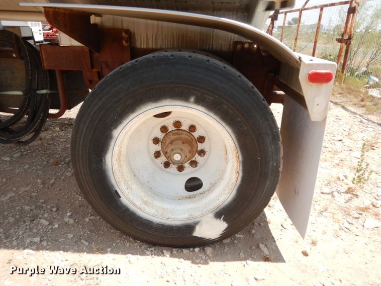 image for item DJ1023 1982 Timpte Beall 121-C tank trailer