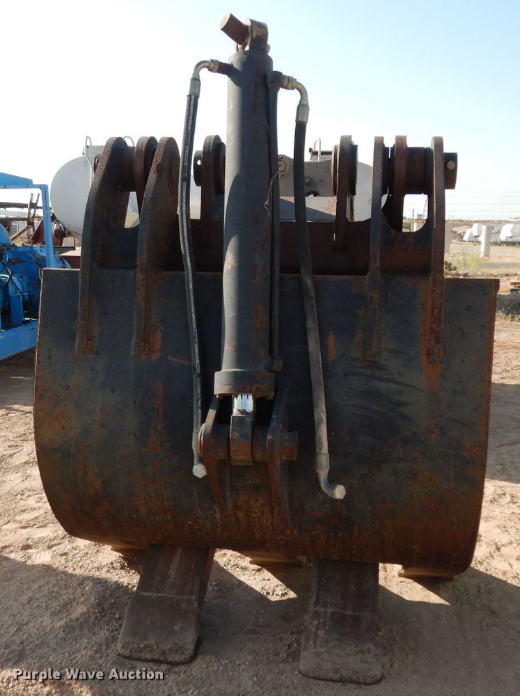 image for item DJ1025 Badger 62"W grapple bucket