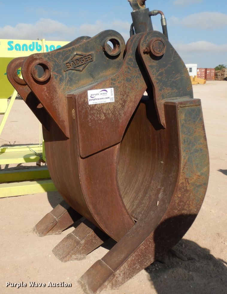 image for item DJ1025 Badger 62"W grapple bucket