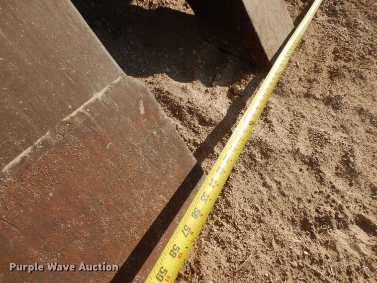 image for item DJ1025 Badger 62"W grapple bucket