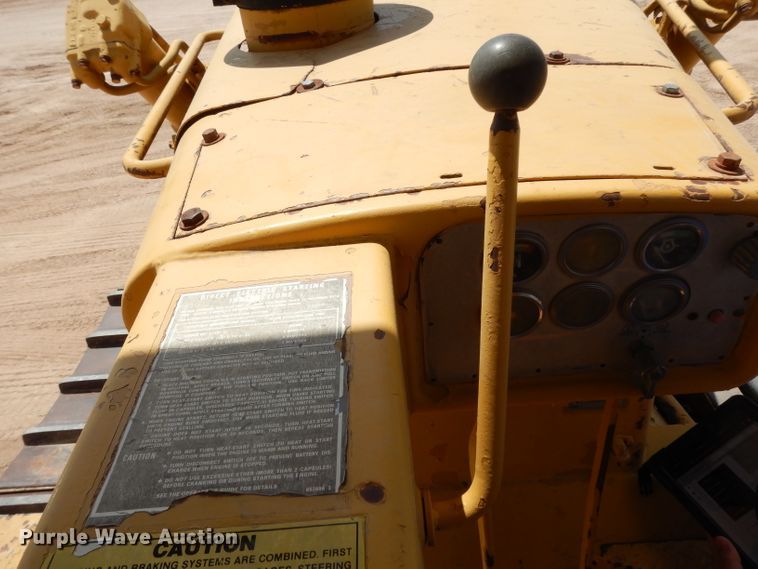 image for item DJ1034 1977 Caterpillar D7G  crawler dozer