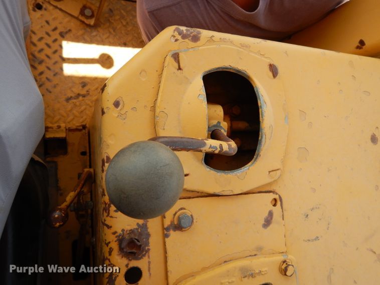 image for item DJ1034 1977 Caterpillar D7G  crawler dozer