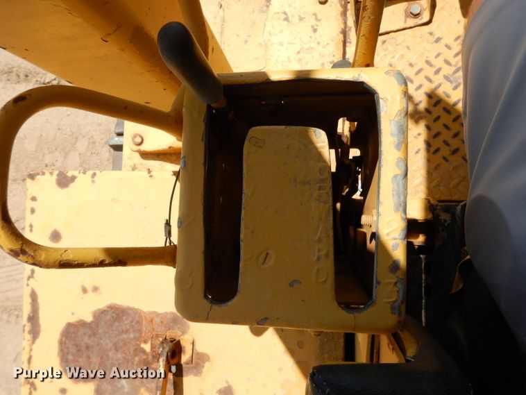 image for item DJ1034 1977 Caterpillar D7G  crawler dozer