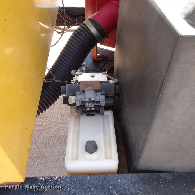 image for item DJ1044 2011 Vermeer Vactron LP555DT vacuum excavator