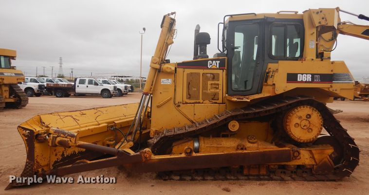 image for item DJ1065 2004 Caterpillar D6R XL Series II  dozer