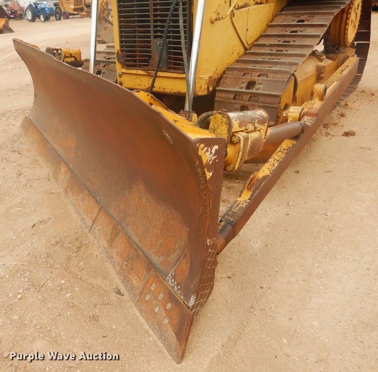 image for item DJ1065 2004 Caterpillar D6R XL Series II  dozer