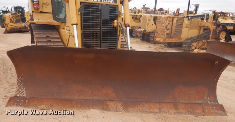 image for item DJ1065 2004 Caterpillar D6R XL Series II  dozer