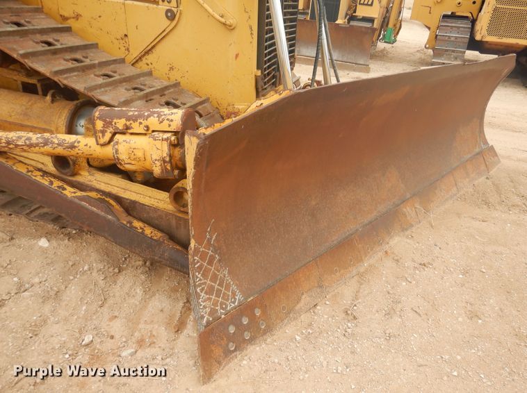 image for item DJ1065 2004 Caterpillar D6R XL Series II  dozer