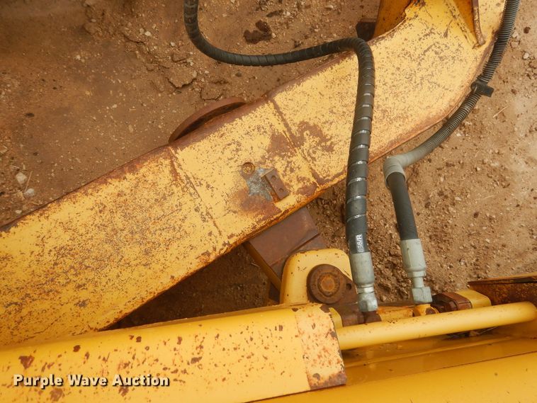 image for item DJ1065 2004 Caterpillar D6R XL Series II  dozer