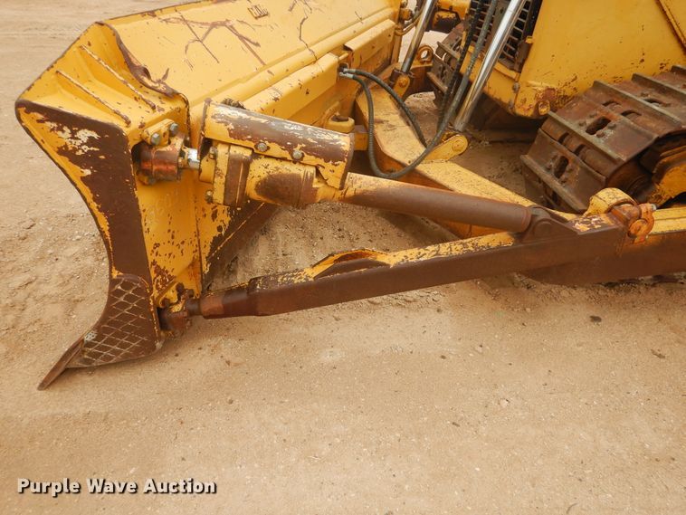 image for item DJ1065 2004 Caterpillar D6R XL Series II  dozer