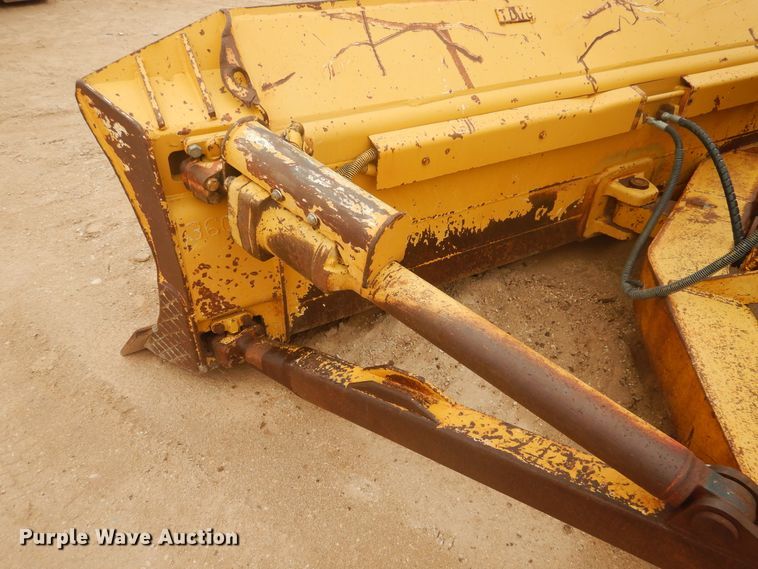 image for item DJ1065 2004 Caterpillar D6R XL Series II  dozer