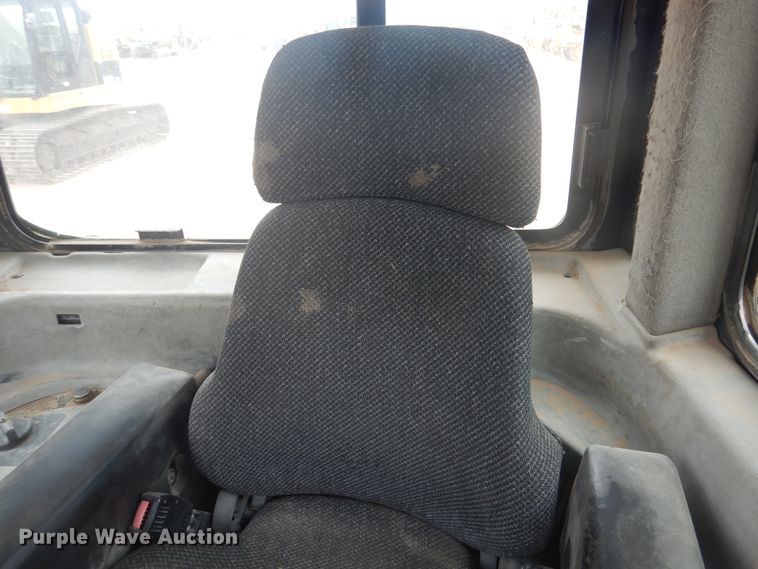 image for item DJ1065 2004 Caterpillar D6R XL Series II  dozer